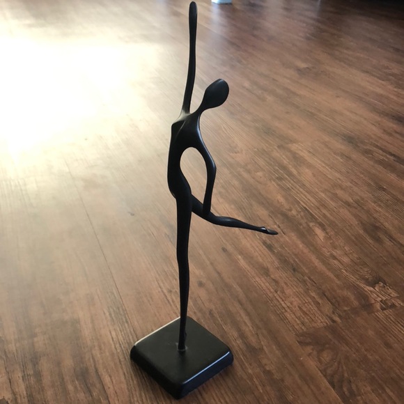 Dancer sculptures - Picture 2 of 3